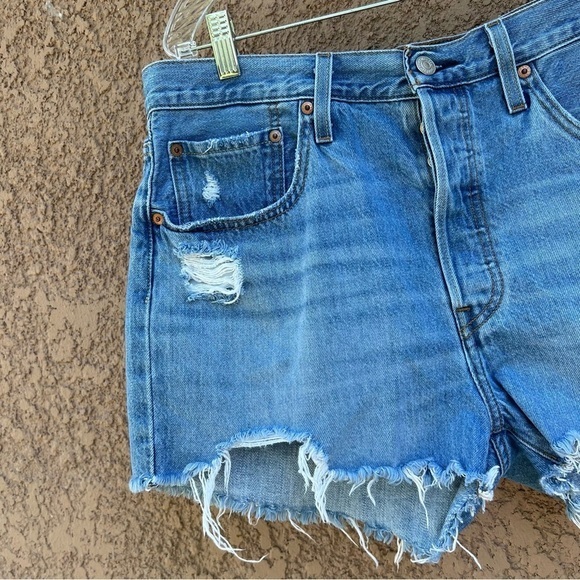 Levi’s 501 Button Fly Jean Short Womens Sz 31 Distressed Destroyed Cutout Denim - Picture 6 of 15